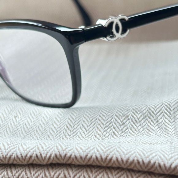 CHANEL Black CC Eyeglasses with Quilted Case - Picture 8 of 14